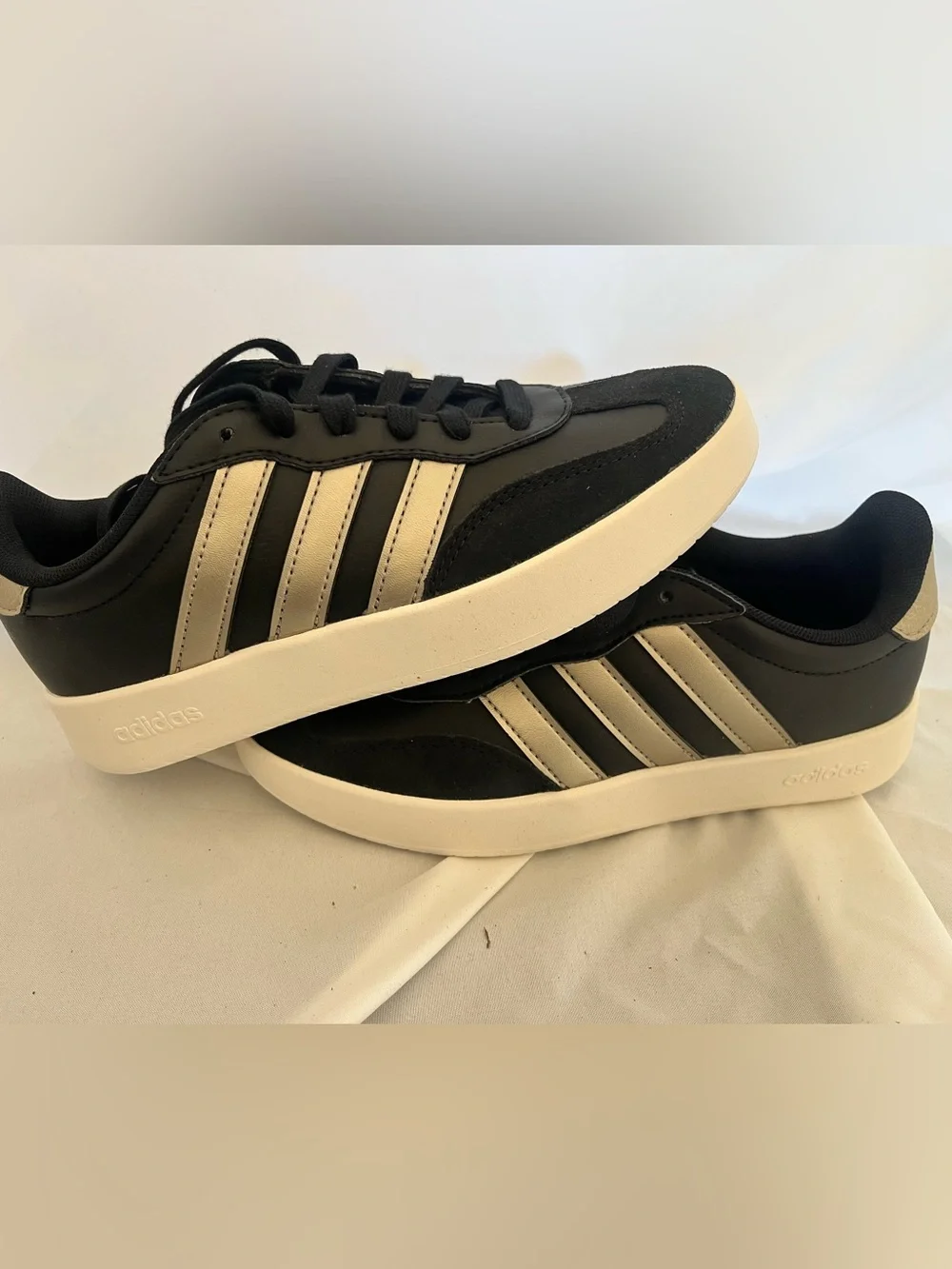Adidas women’s Barreda BNWT
